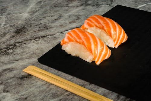 Nigiri de salmón